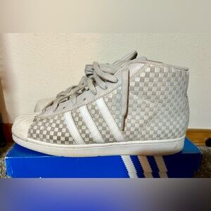 Adidas - light grey - men’s 12